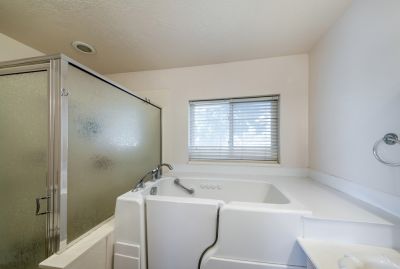 Promotes Safety While Bathing!